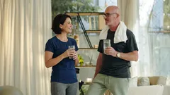 Fysisk aktivitet efter 40 – vad är bäst: promenader eller hemmaträning?