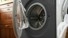 Varför du aldrig ska lämna tvättmaskinens lucka öppen – det här borde alla känna till