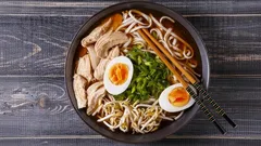 Ramen med kyckling och nudlar – recept på en mättande japansk soppa