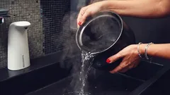  Vad som absolut inte får hällas i diskhon - inte alla värdinnor vet om det