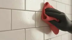 Så får du kaklet i badrummet skinande rent med bara tre enkla ingredienser