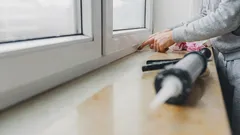 Så isolerar du dina plastfönster själv – steg för steg och smarta tips